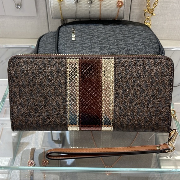 Michael Kors Jet Set Travel Large Signature Logo and Metallic Continental Wallet - Picture 13 of 16